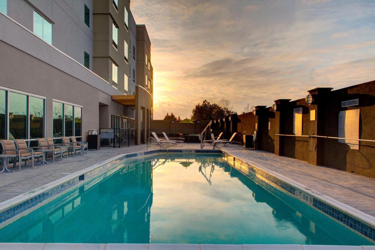 Courtyard By Marriott Atlanta Kennesaw Hotel Exterior photo